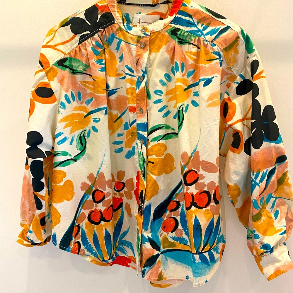 Anthropologie floral blouse. Excellent preowned condition. Sz xs